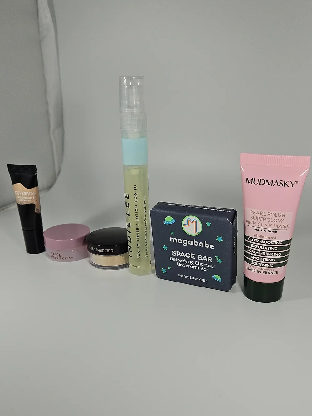 Beauty Lot (6 DELUXE SAMPLE-SIZES + 1 MYSTERY FREE FULL-SIZE)